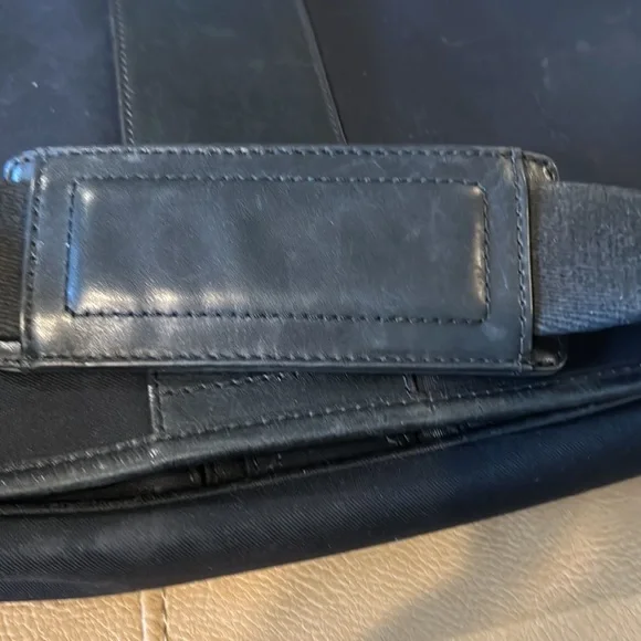 Coach, canvas with  leather crossbag messenger bag with very sturdy metal closur - Picture 4 of 13